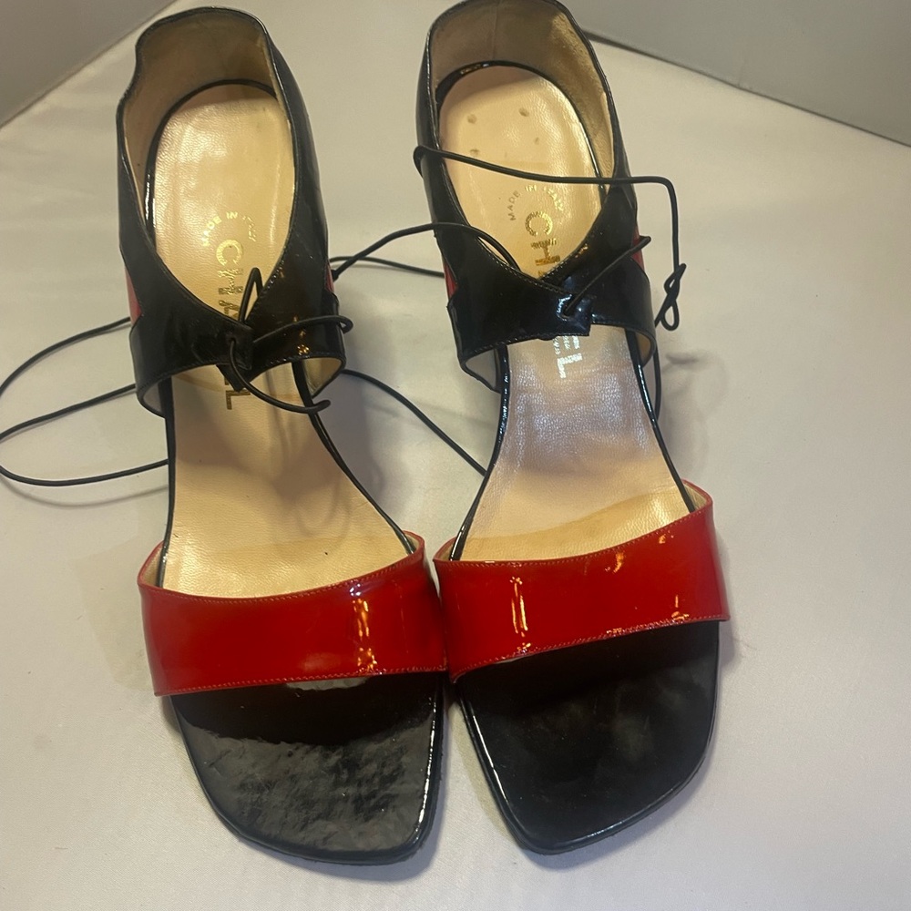 Black and red patent leather 3 inch pump